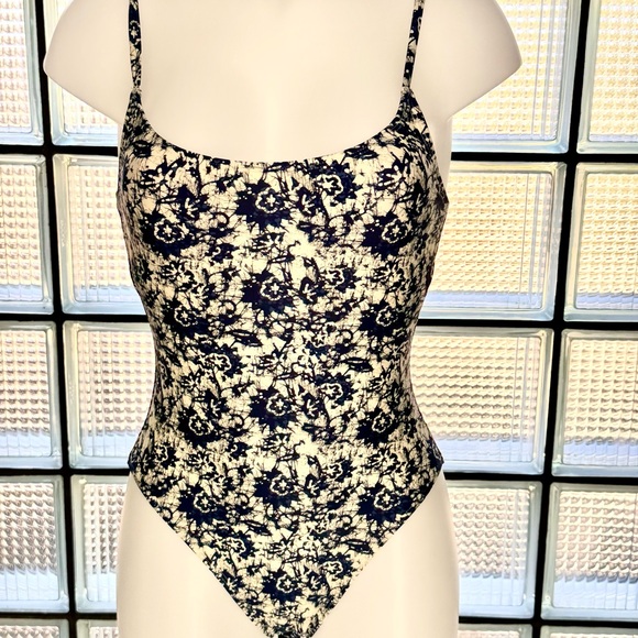 Andie Swim NWT XS The Amalfi One Piece printed Cream Navy Faherty Collaboration - Picture 2 of 10